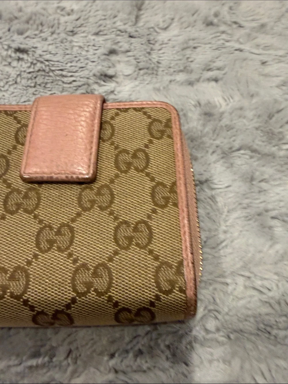 Gucci compact wallet